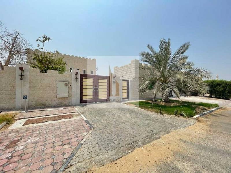 3 MULHAQ WELL LOCATED HUGE LIVING AREA 2 CAR PARK