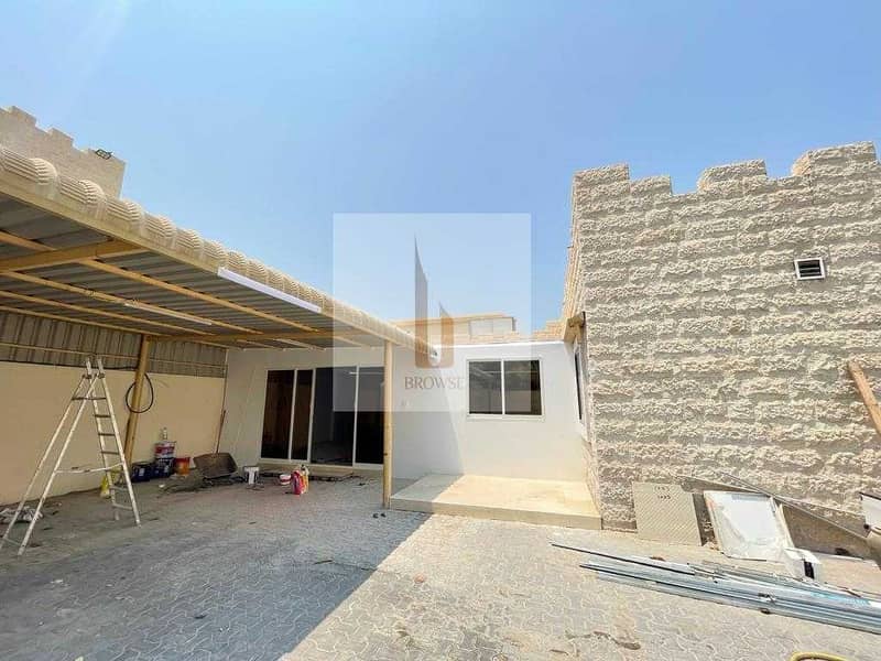 13 MULHAQ WELL LOCATED HUGE LIVING AREA 2 CAR PARK
