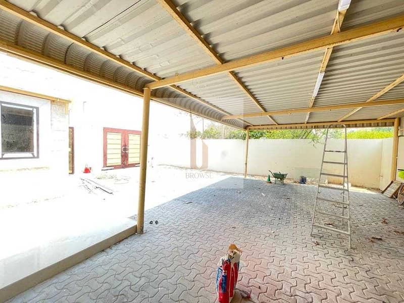 18 MULHAQ WELL LOCATED HUGE LIVING AREA 2 CAR PARK