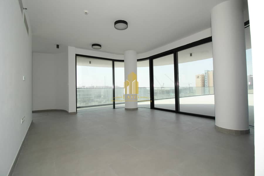 Gorgeous spacious 1 Master BR apartment with sea view & facilities | Parking availability.