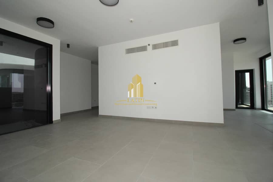 3 Gorgeous spacious 1 Master BR apartment with sea view & facilities | Parking availability.