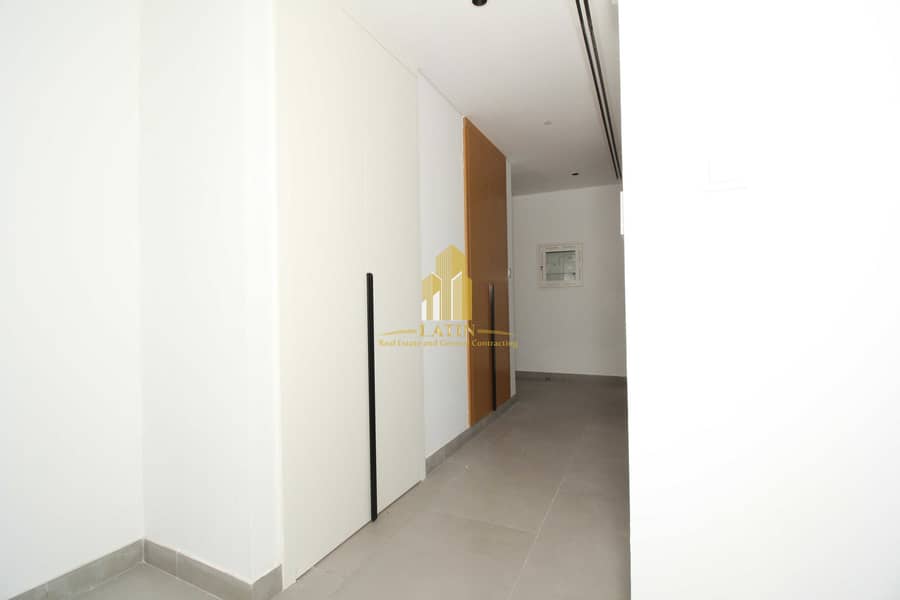 12 Gorgeous spacious 1 Master BR apartment with sea view & facilities | Parking availability.