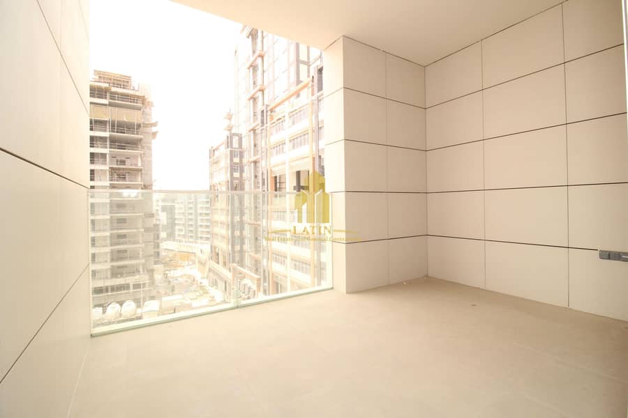 Bright & Modern Studio apartment with balconies & clean luxurious finishes !