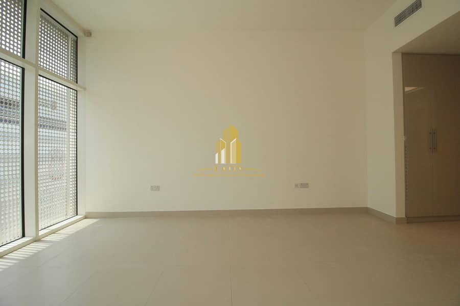Modern finishes Studio with storage areas & near to park ! Modern finishes Studio with storage areas & near to park !