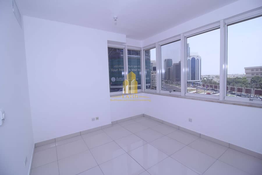 21 3 Bedroom apartment with wide park & road view | Prime location !