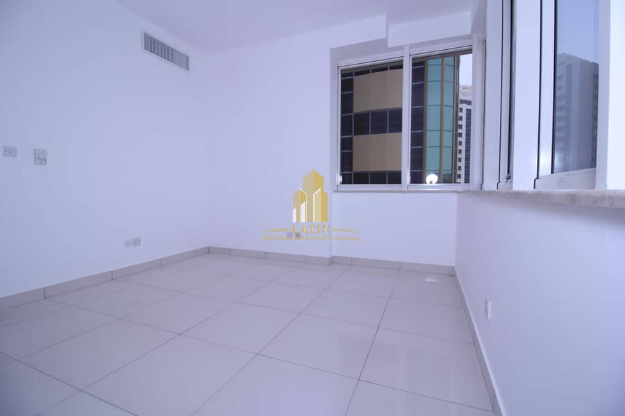 25 3 Bedroom apartment with wide park & road view | Prime location !