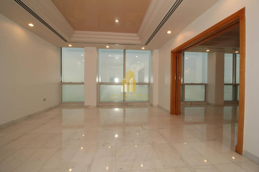 Featured location with SEA VIEW 4 bedroom apartment !| Parking & facilities available!