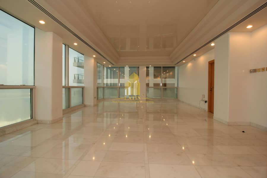 2 Featured location with SEA VIEW 4 bedroom apartment !| Parking & facilities available!