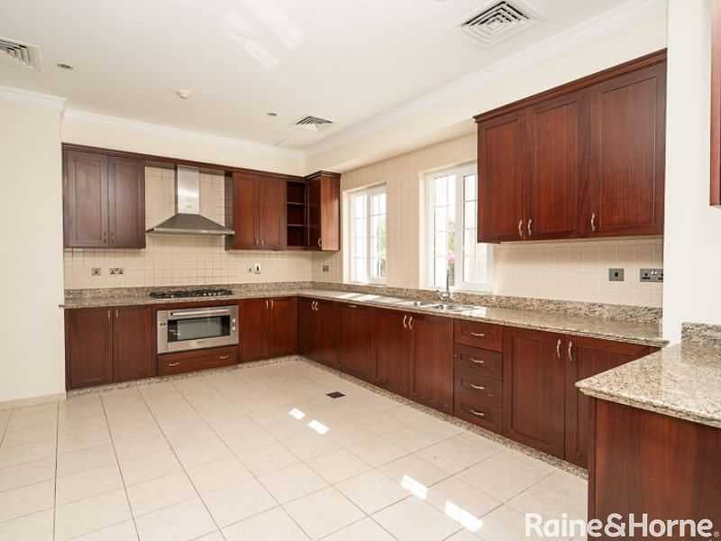 10 Grand and Spacious | Beautifully Situated