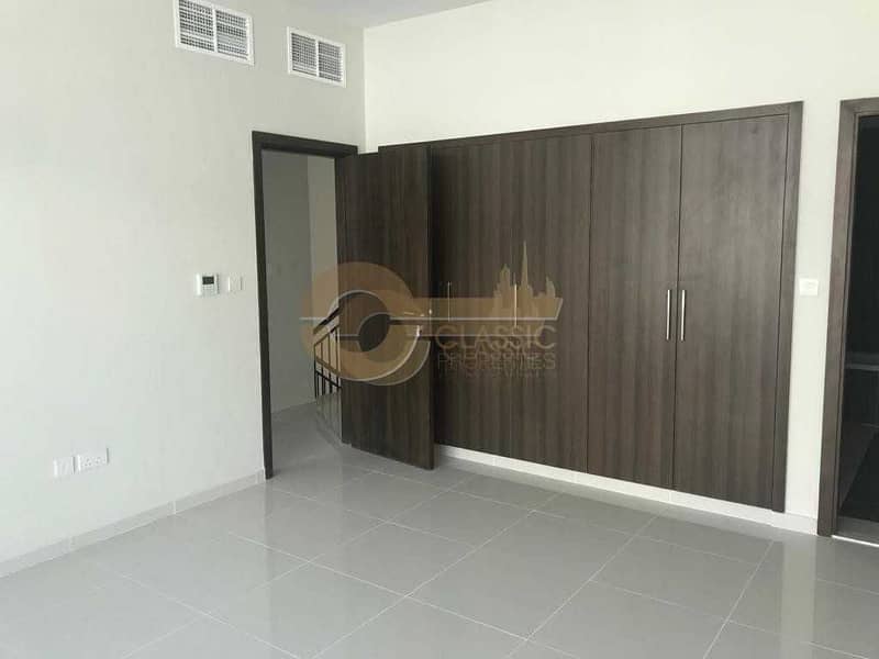Spacious 4bed + Maid | Close Kitchen | Trixis