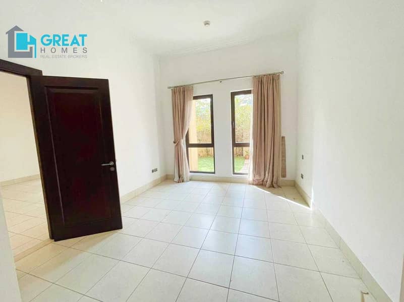 16 BURJ KJHALIFA VIEW | SPACIOUS ONE | READY TO MOVE IN