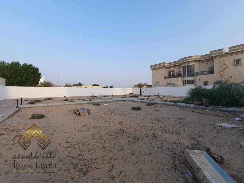 17 Renovated Huge Plot Size villa for Sale in Muhaisna 1 at the plot price only