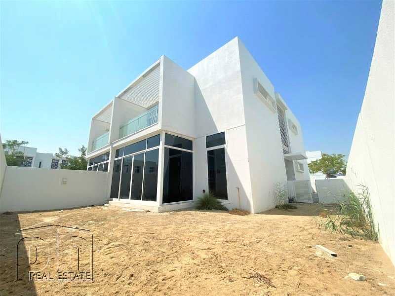12 Vacant | Pool View | Vastu | Call To View