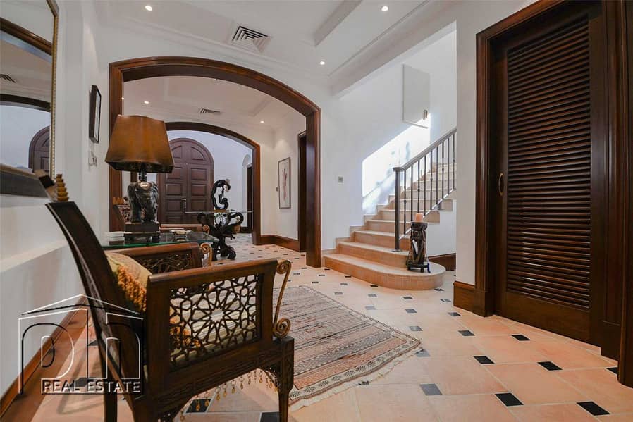 14 Immaculate Valencia overlooking the golf course