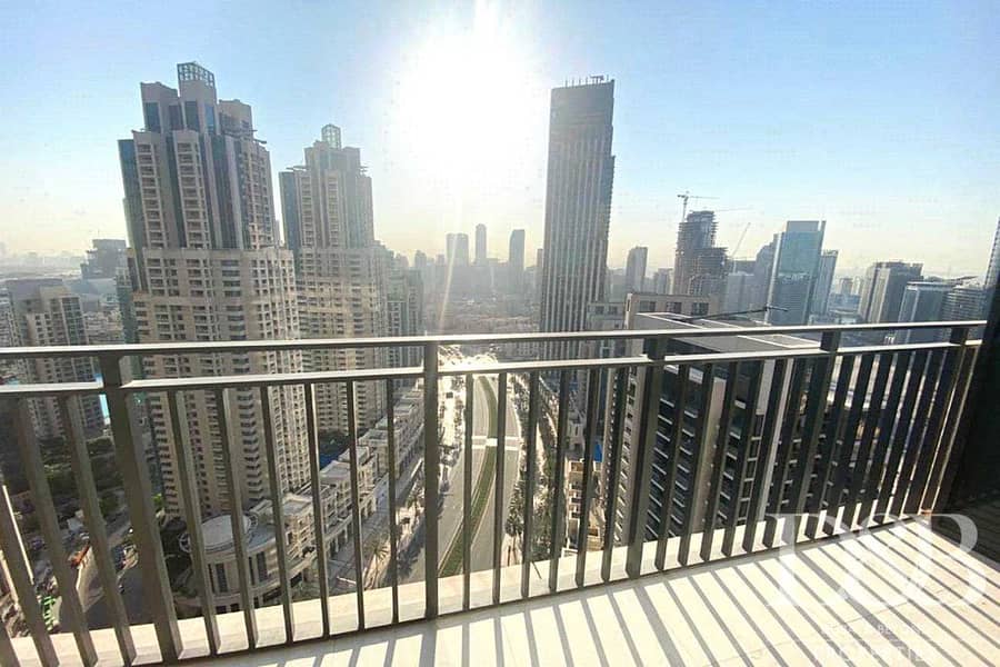 12 Bright 3BR | Burj Khalifa View | Balcony