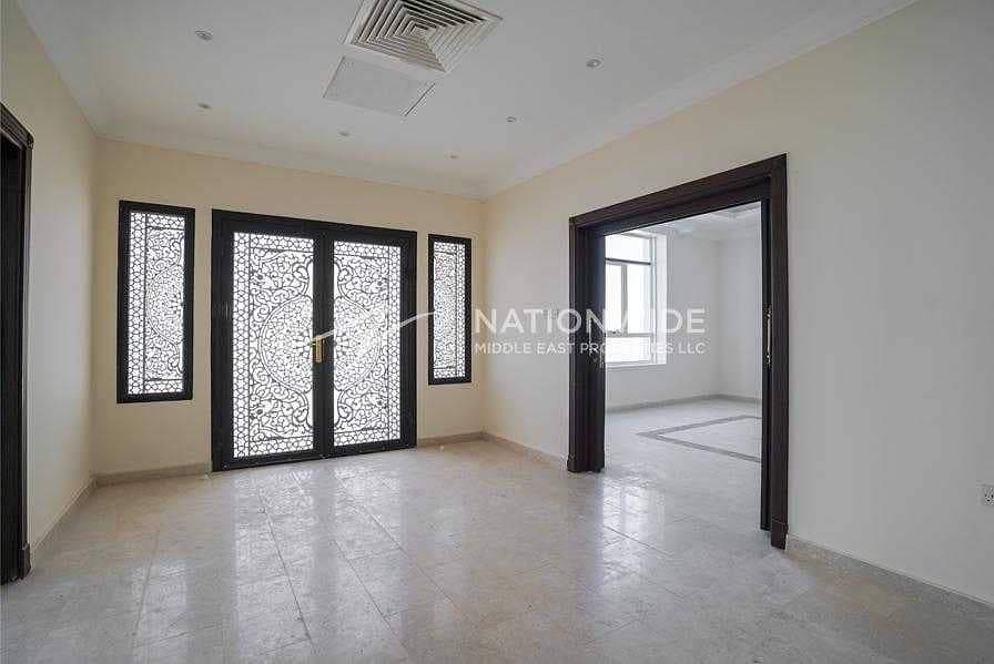3 Ready To Enjoy Living In This Spacious Villa