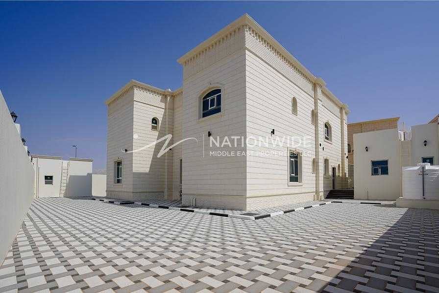 17 Ready To Enjoy Living In This Spacious Villa
