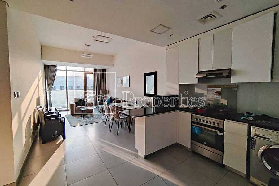 21 Fully Furnished|Corner|Pool View| Multiple Cheques