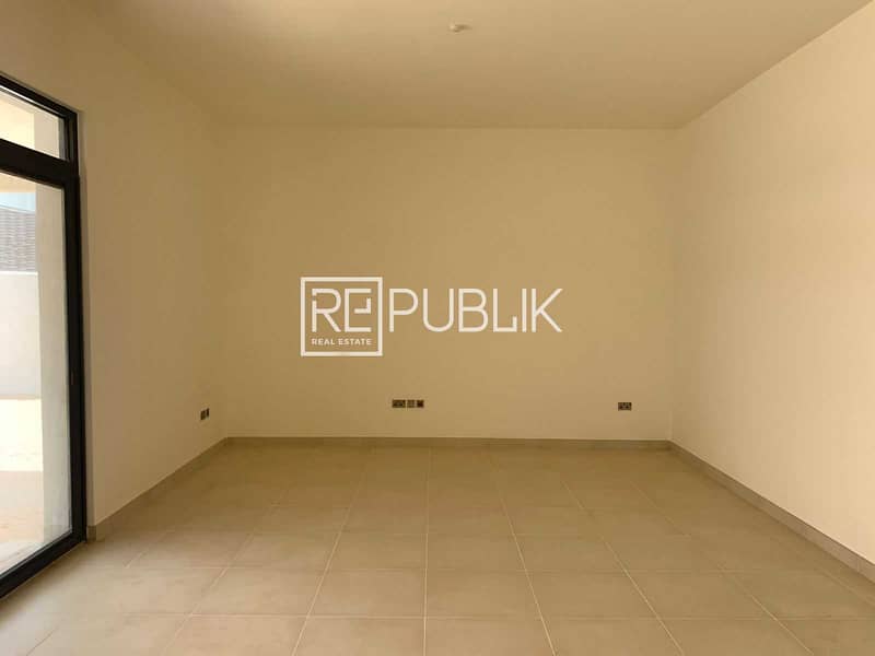 Double Row w/ Landscape and Semi Corner 5 BR Villa Double Row w/ Landscape and Semi Corner 5 BR Villa