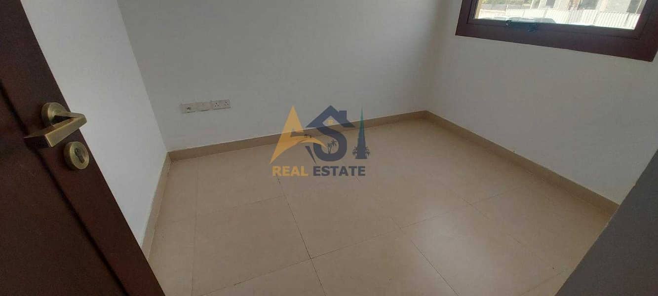 3 Spacious 5 BR+ Maid's Room| Commercial Villa| Prime Location| FoRent