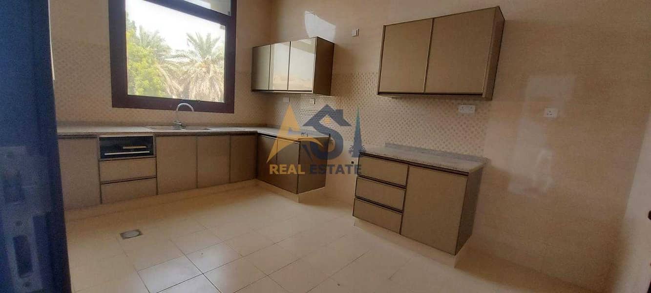 4 Spacious 5 BR+ Maid's Room| Commercial Villa| Prime Location| FoRent