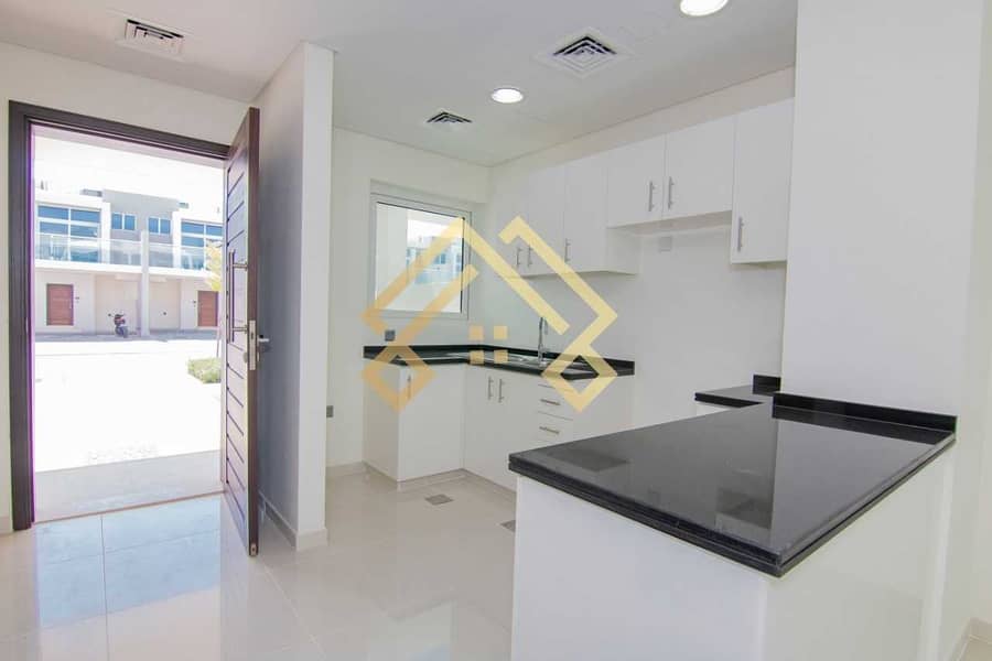 7 Bright and spacious 3 bed room townhouse for rent. .