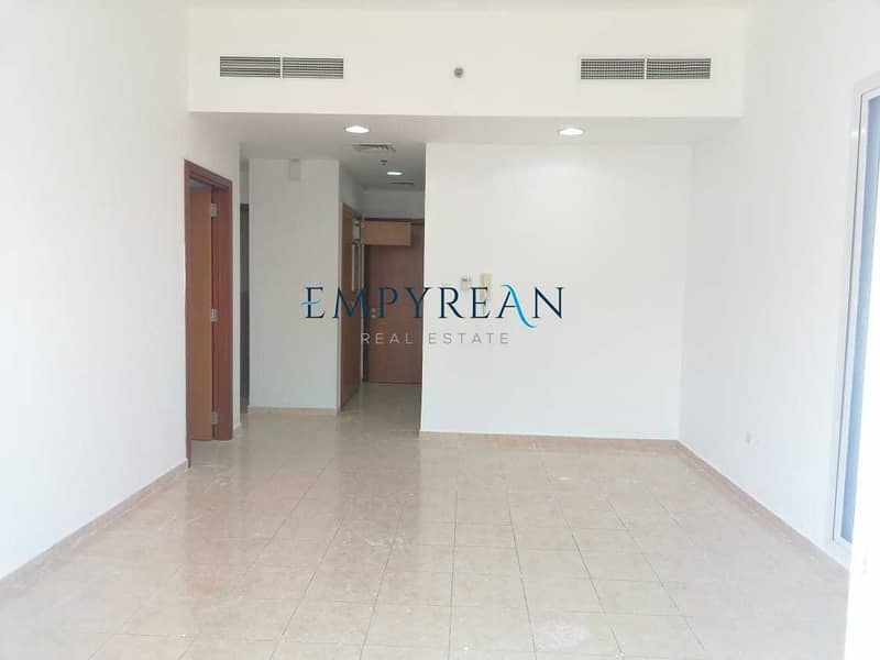 Amazing 1bed with 2balcony | Top floor | Road View Amazing 1bed with 2balcony | Top floor | Road View