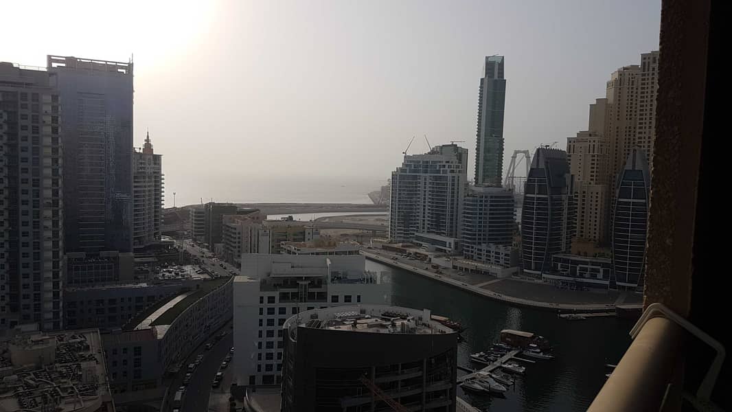 صالة فسيحة من غرفتي نوم للإيجار عند 60 ألف في برج مانشستر دبي مارينا مع إطلالة جزئية على المارينا صالة فسيحة من غرفتي نوم للإيجار عند 60 ألف في برج مانشستر دبي مارينا مع إطلالة جزئية على المارينا