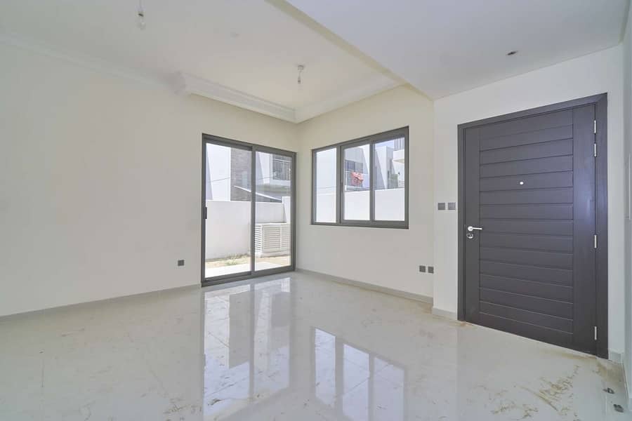6 Luxurious and Spacious Family Home