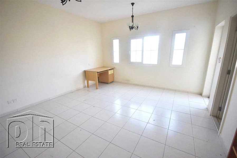 4 Vacant 3M  | Pool  |  Extended Entrance