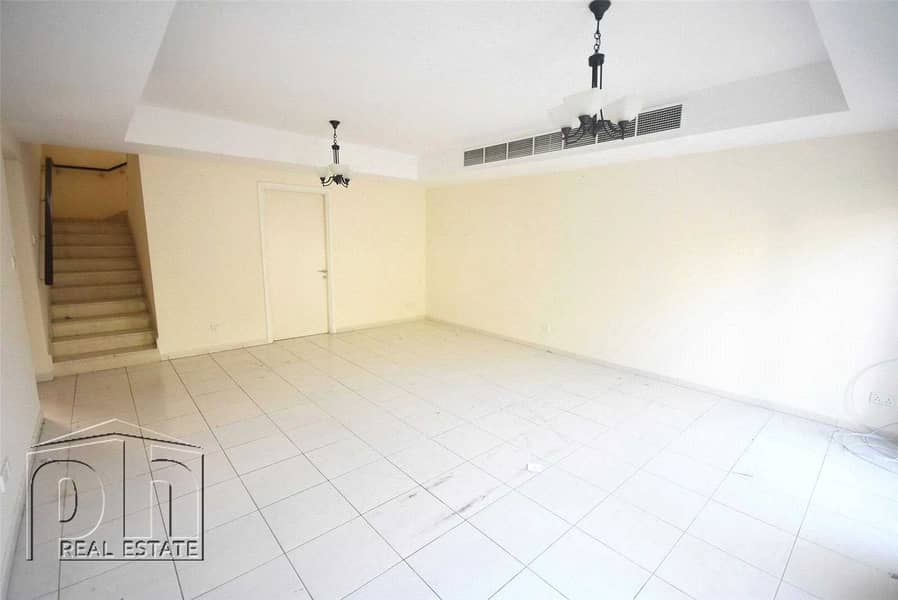 6 Vacant 3M  | Pool  |  Extended Entrance