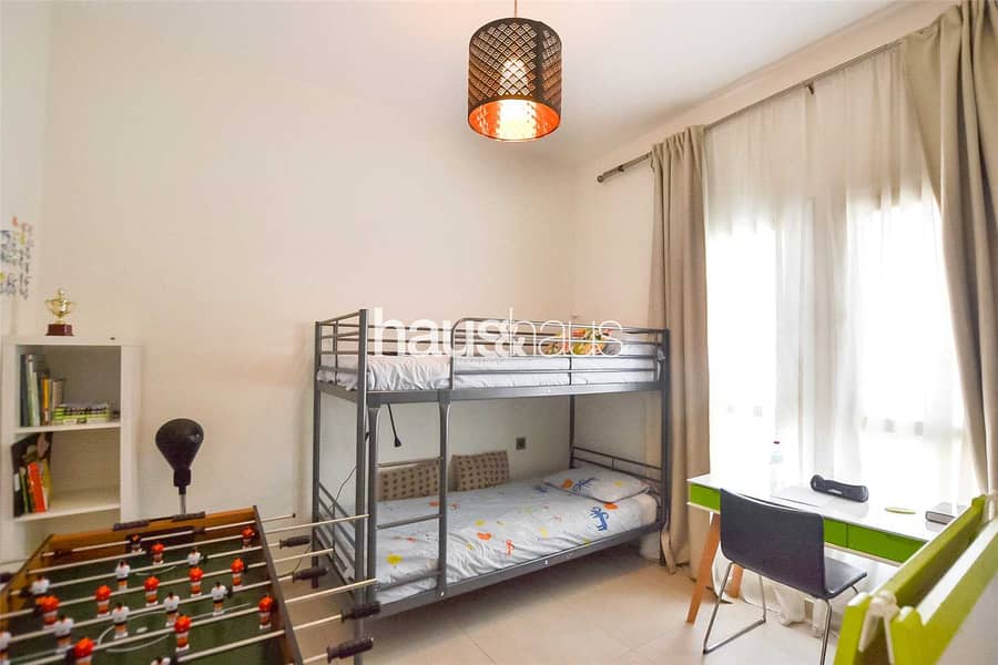 15 Exclusive single row 3E with pool close to park