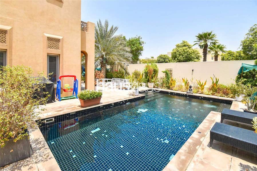 11 Upgraded | Private Pool | Perfect Location