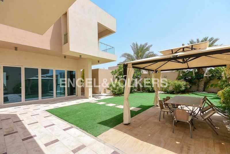 3 Beautifully Landscaped Villa |Spacious Layout