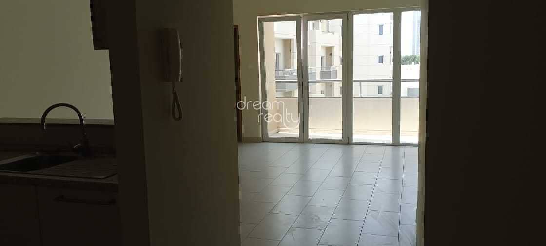 3 POOL VIEW/ HIGH QUALITY /SPACIOUS 1 BHK FOR RENT @40K ONE CHEQUE