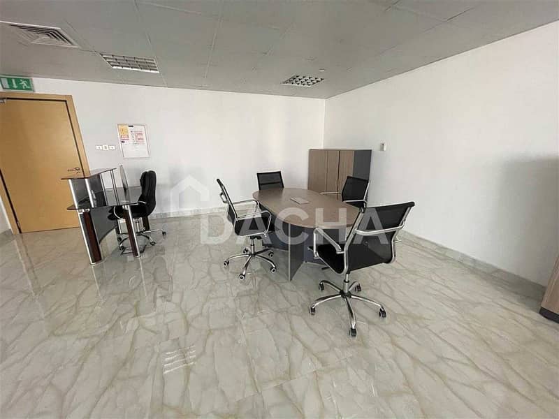 6 Bright Office / Fully Furnished / Open Layout