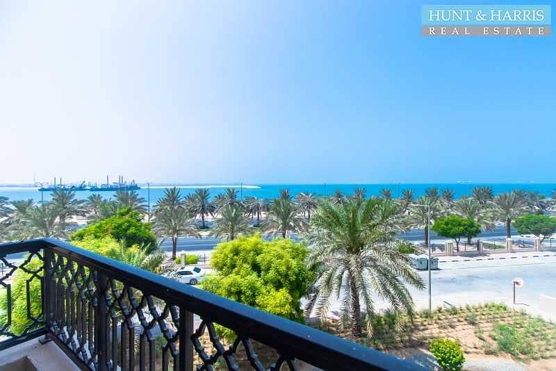 18 Live by the Sea - Fully Furnished Spacious One Bedroom