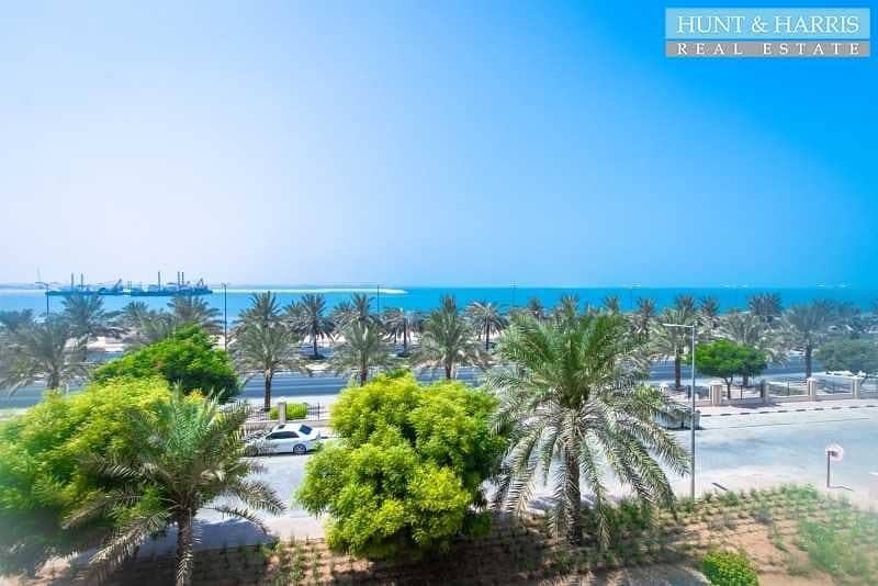 20 Live by the Sea - Fully Furnished Spacious One Bedroom