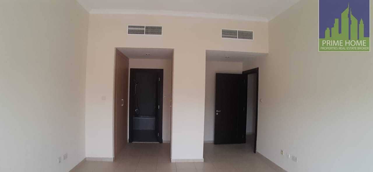 4 AMR - Large Size Vacant 2 Bedroom for Sale only in 650k