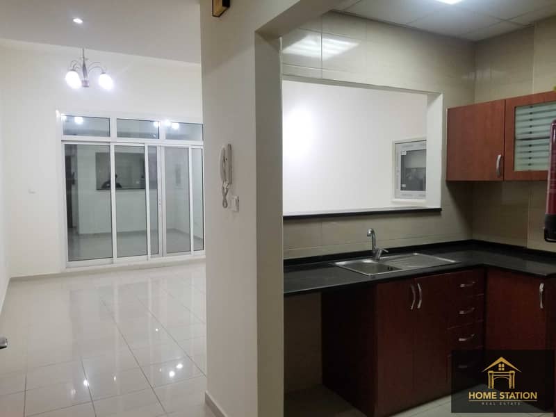 10 Most affordable offer spacious 1 bedroom at a prime location for rent in silicon oasis 29999/4 chq