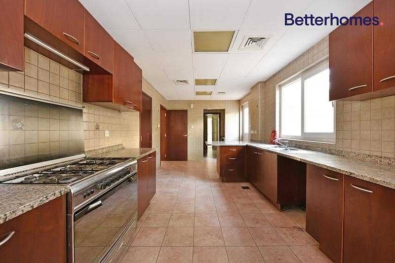 9 Prime  Location |Corner Unit | Perfect Family Home