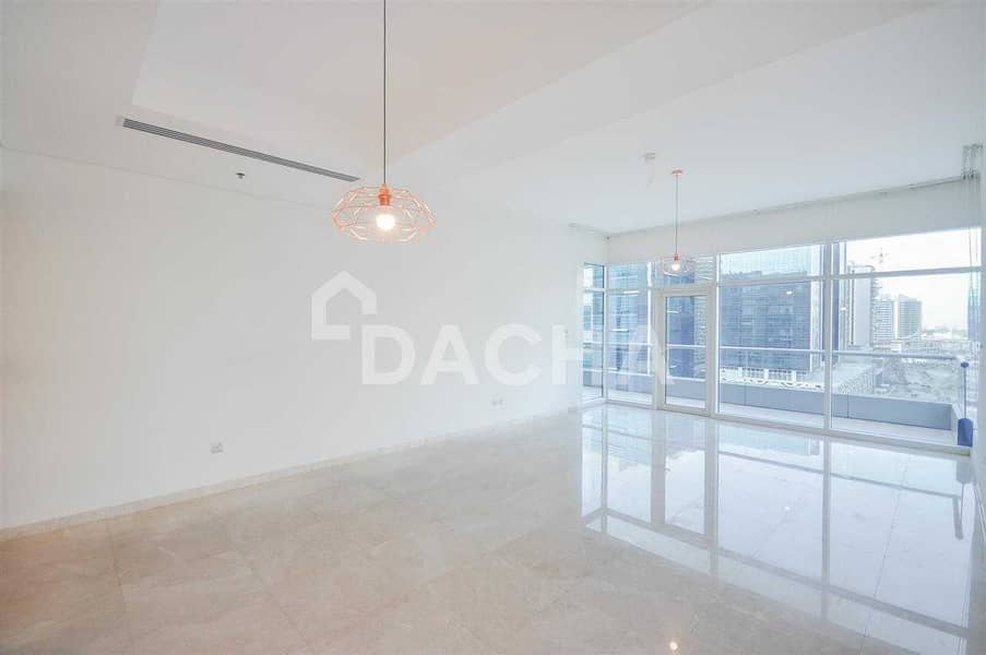 3 Spacious 1BR with Large terrace and Burj View