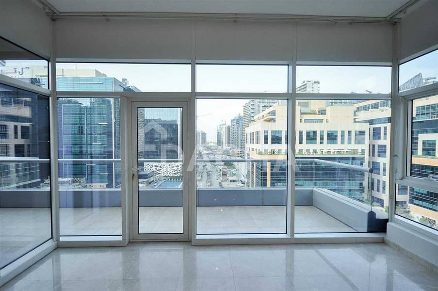 5 Spacious 1BR with Large terrace and Burj View
