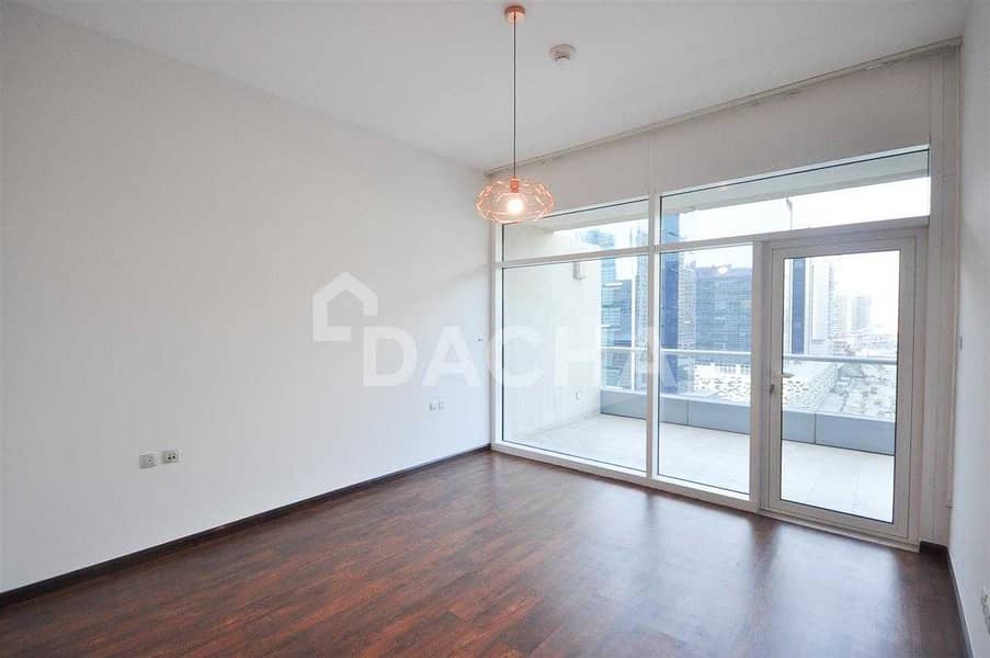 8 Spacious 1BR with Large terrace and Burj View