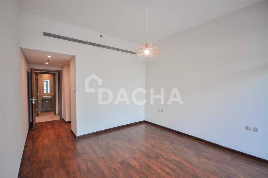 9 Spacious 1BR with Large terrace and Burj View