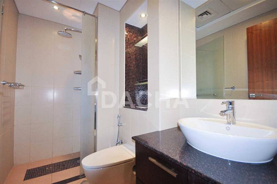 10 Spacious 1BR with Large terrace and Burj View