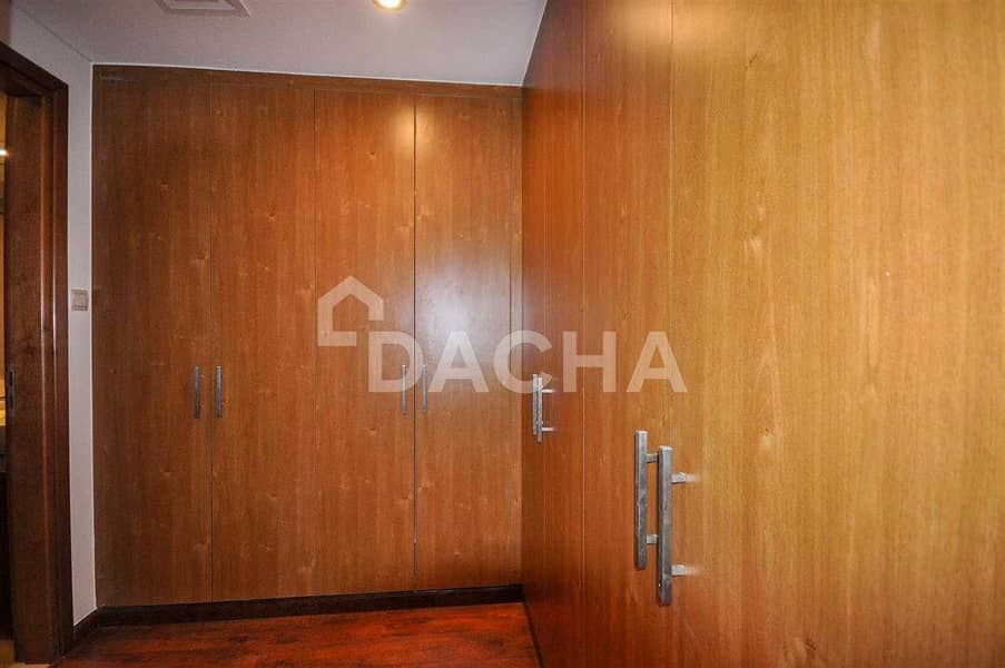 16 Spacious 1BR with Large terrace and Burj View