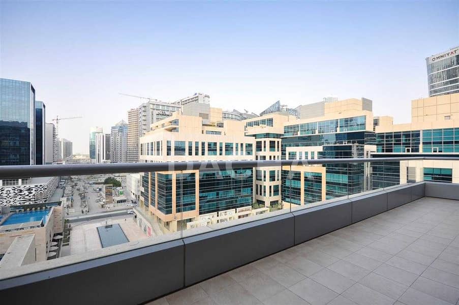 20 Spacious 1BR with Large terrace and Burj View