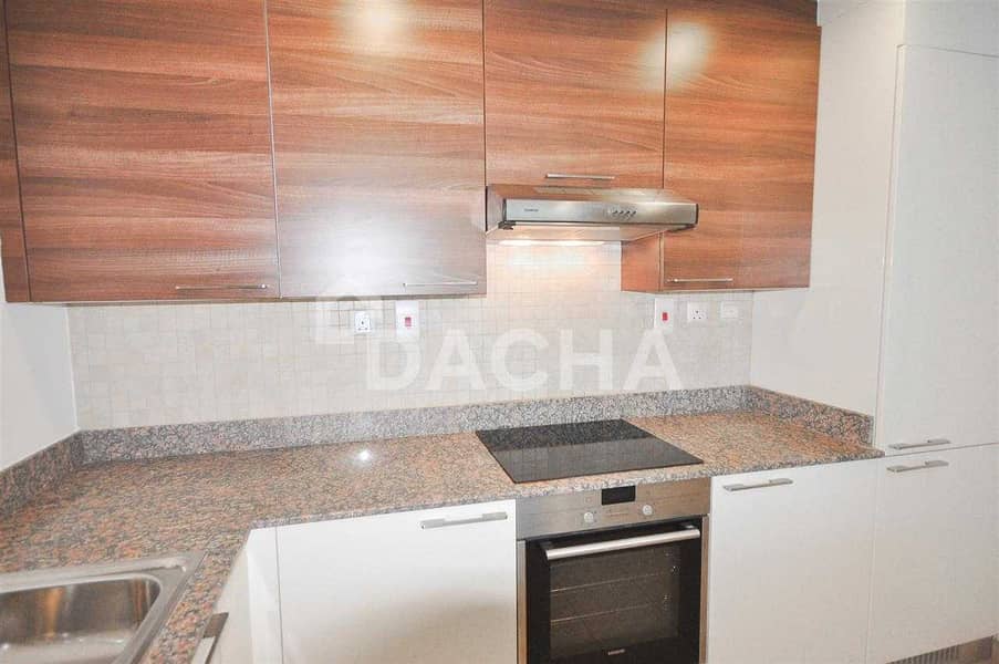 24 Spacious 1BR with Large terrace and Burj View