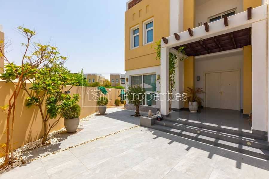 38 Huge Plot! | Rahat 5BR Independent Corner Villa